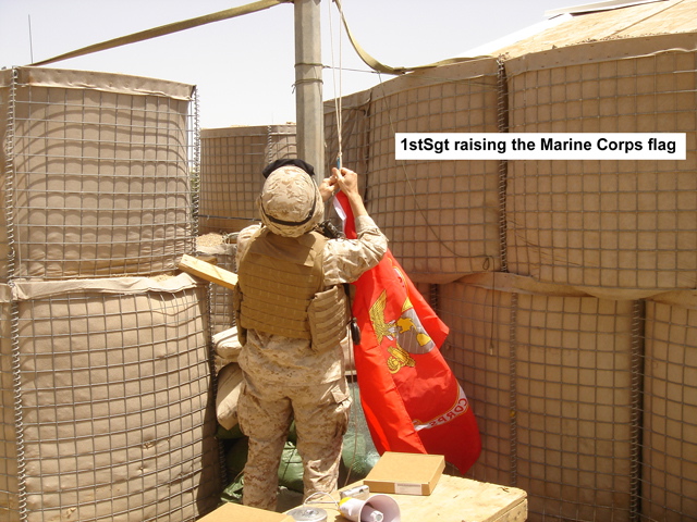 1st Sgt raising the Marine flag_r